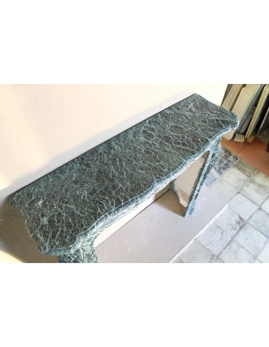 Antique Baroque-style fire surround in green Verde Alpi marble, dating back to the 19th century. This is a truly antique mantel.