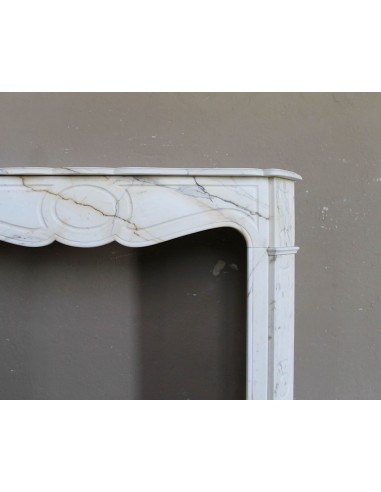 Antique Louis XV "Pompadour Plat" fireplace mantel in rare Paonazzo marble, a gorgeous white marble with golden veins.
