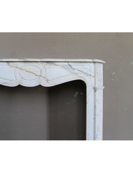 Antique Louis XV "Pompadour Plat" fireplace mantel in rare Paonazzo marble, a gorgeous white marble with golden veins.