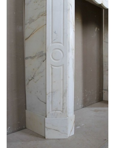 Antique Louis XV "Pompadour Plat" fireplace mantel in rare Paonazzo marble, a gorgeous white marble with golden veins.