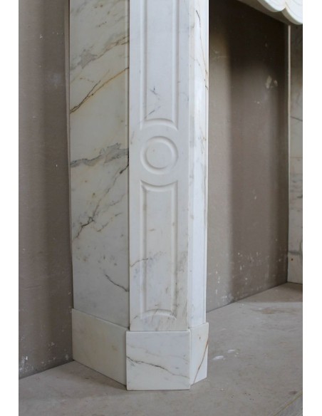 Antique Louis XV "Pompadour Plat" fireplace mantel in rare Paonazzo marble, a gorgeous white marble with golden veins.