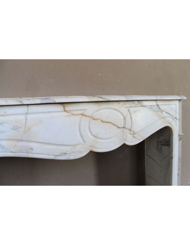 Antique Louis XV "Pompadour Plat" fireplace mantel in rare Paonazzo marble, a gorgeous white marble with golden veins.