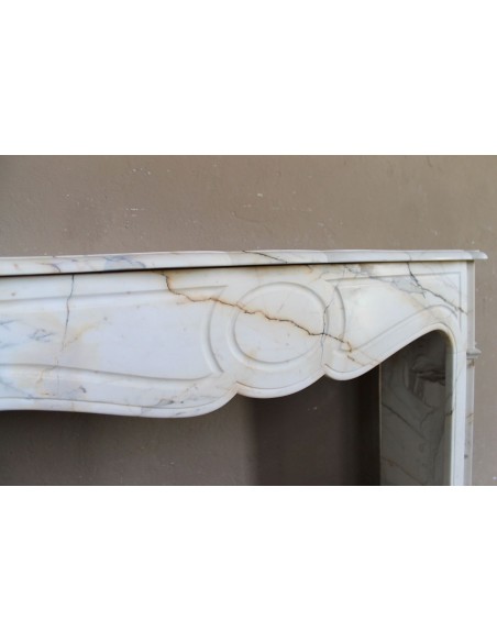 Antique Louis XV "Pompadour Plat" fireplace mantel in rare Paonazzo marble, a gorgeous white marble with golden veins.