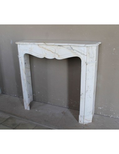 Antique Louis XV "Pompadour Plat" fireplace mantel in rare Paonazzo marble, a gorgeous white marble with golden veins.