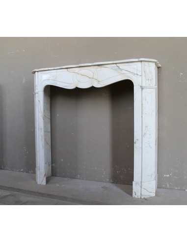Antique Louis XV "Pompadour Plat" fireplace mantel in rare Paonazzo marble, a gorgeous white marble with golden veins.