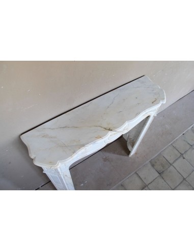 Antique Louis XV "Pompadour Plat" fireplace mantel in rare Paonazzo marble, a gorgeous white marble with golden veins.