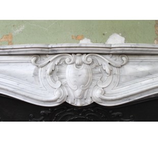 Louis XV “Moustache” fireplace mantel in White Carrara marble and fitted with its original cast iron insert. 2