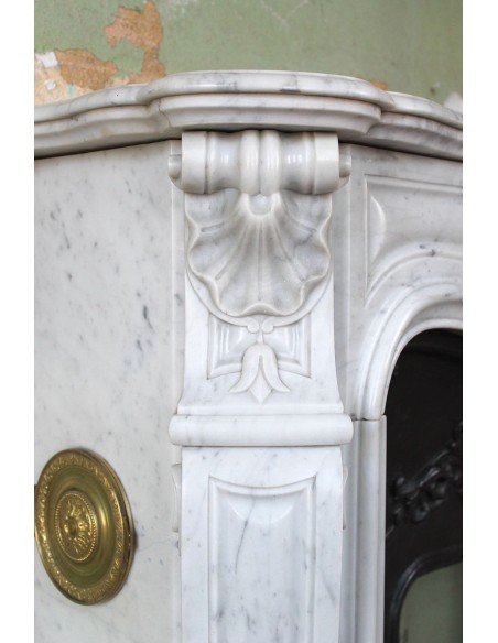Louis XV “Moustache” fireplace mantel in White Carrara marble and fitted with its original cast iron insert.