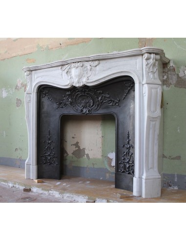 Louis XV “Moustache” fireplace mantel in White Carrara marble and fitted with its original cast iron insert.