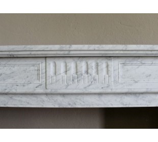 Neoclassical fireplace mantel in white marble. This is a marble mantel with sober, refined and elegant lines. 2