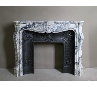Antique Baroque "Trois Coquilles" mantel in Arabescato marble with beautiful contrasting veins with its cast iron insert.