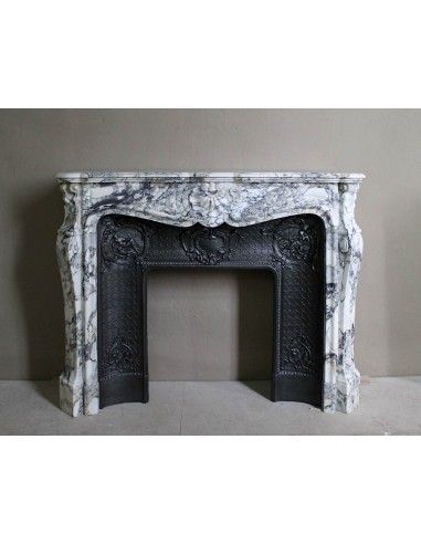 Antique Baroque "Trois Coquilles" mantel in Arabescato marble with beautiful contrasting veins with its cast iron insert.