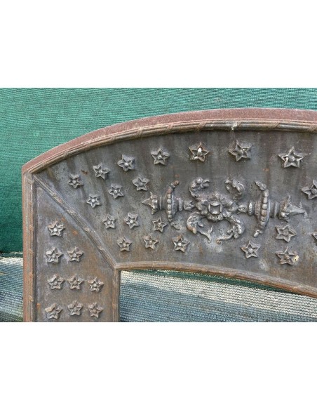 CG 035 CAMINETTO-CONTROCUORE NEOGOTICO E STELLATO