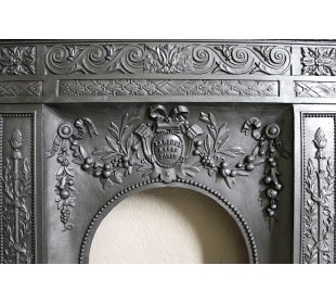 Antique cast iron fireplace mantel coming from Paris. This Art Nouveau style mantel dates back to the early XXth century. 2