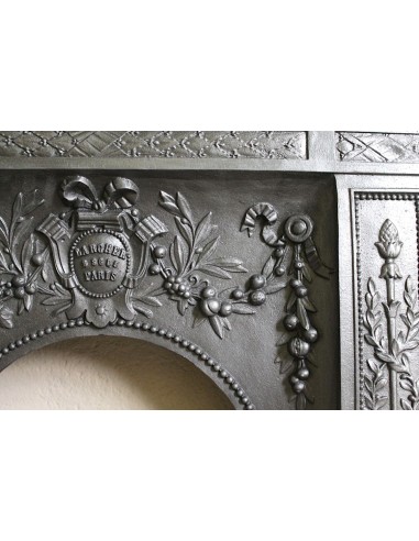 Antique cast iron mantelpiece coming from Paris. This Art Nouveau style mantel dates back to the early XXth century.