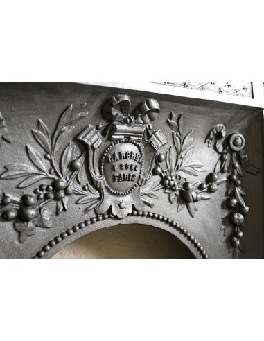Antique cast iron mantelpiece coming from Paris. This Art Nouveau style mantel dates back to the early XXth century.