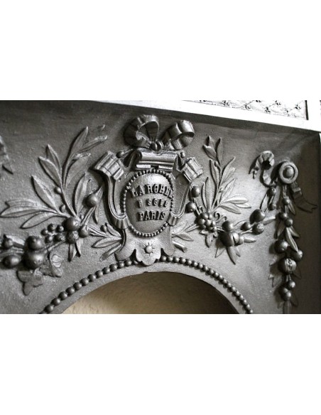 Antique cast iron mantelpiece coming from Paris. This Art Nouveau style mantel dates back to the early XXth century.