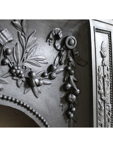 Antique cast iron mantelpiece from Paris. This Art Nouveau style fire surround dates back to the XXth century.