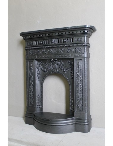 Antique cast iron mantelpiece from Paris. This Art Nouveau style fire surround dates back to the XXth century.