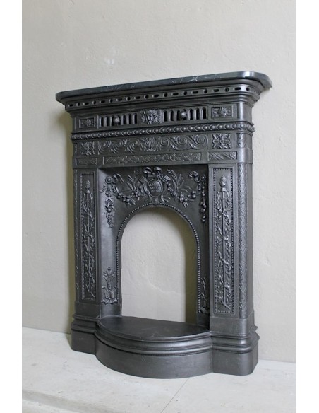 Antique cast iron mantelpiece from Paris. This Art Nouveau style fire surround dates back to the XXth century.
