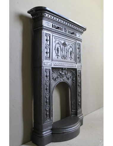 Antique “Larcher” cast iron mantelpiece with floral decorations. A refined, elegant, 19th-century antique fire surround.