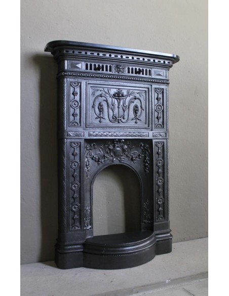 Antique “Larcher” cast iron mantelpiece with floral decorations. A refined, elegant, 19th-century antique fire surround.