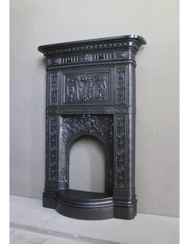 Antique “Larcher” cast iron mantelpiece with floral decorations. A refined, elegant, 19th-century antique fire surround.