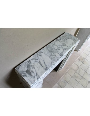 Antique iconic Art Deco mantelpiece carved in white veined Arabescato marble with Portoro marble inserts.