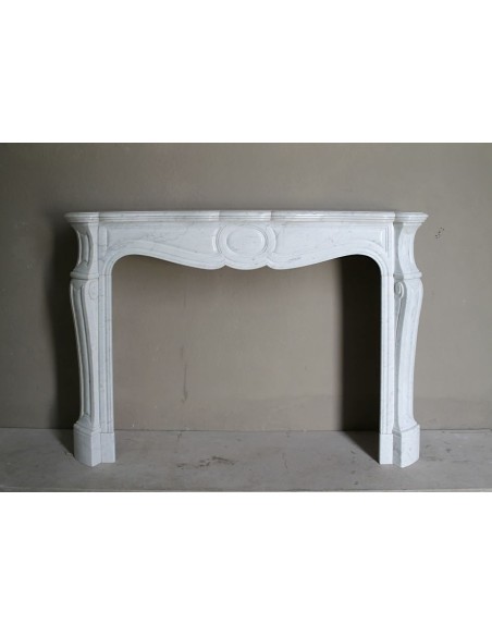 Antique Baroque “Pompadour Pied Galbé” mantelpiece of large size, carved in high quality White “P” (“Pure”) Carrara marble.