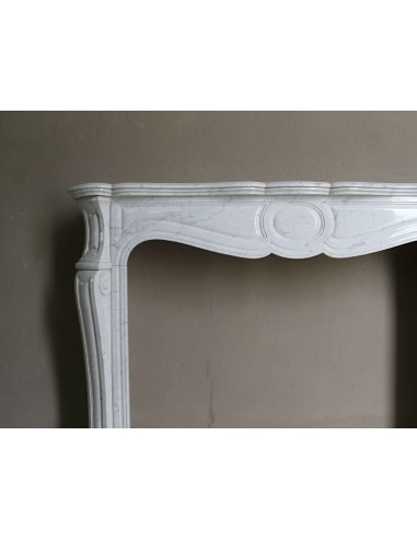Antique Baroque “Pompadour Pied Galbé” mantelpiece of large size, carved in high quality White “P” (“Pure”) Carrara marble.