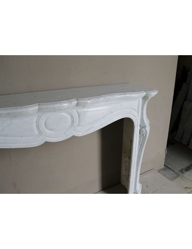 Antique Baroque “Pompadour Pied Galbé” mantelpiece of large size, carved in high quality White “P” (“Pure”) Carrara marble.