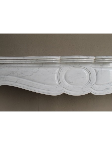 Antique Baroque “Pompadour Pied Galbé” mantelpiece of large size, carved in high quality White “P” (“Pure”) Carrara marble.