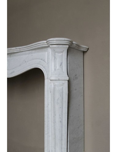 Antique Baroque “Pompadour Pied Galbé” mantelpiece of large size, carved in high quality White “P” (“Pure”) Carrara marble.