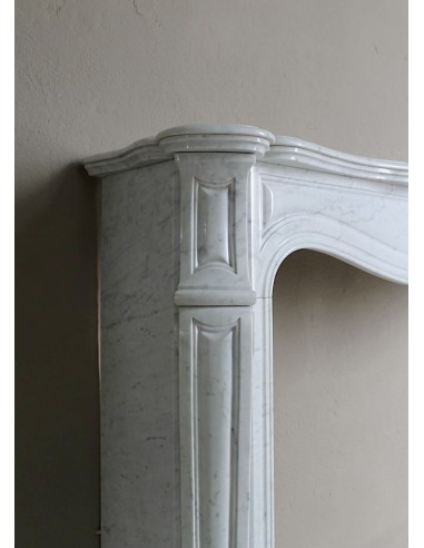 Antique Baroque “Pompadour Pied Galbé” mantelpiece of large size, carved in high quality White “P” (“Pure”) Carrara marble.