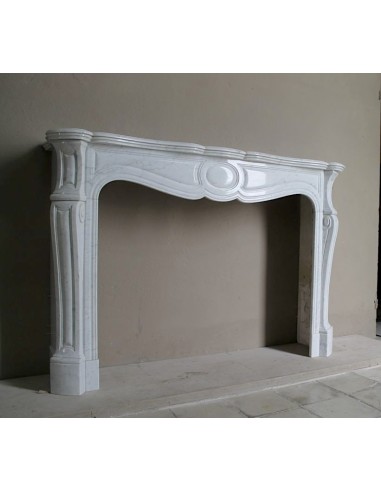 Antique Baroque “Pompadour Pied Galbé” mantelpiece of large size, carved in high quality White “P” (“Pure”) Carrara marble.
