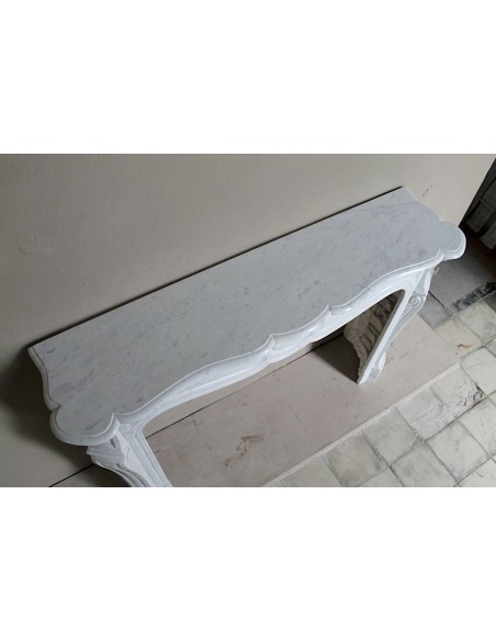 Antique Baroque “Pompadour Pied Galbé” mantelpiece of large size, carved in high quality White “P” (“Pure”) Carrara marble.