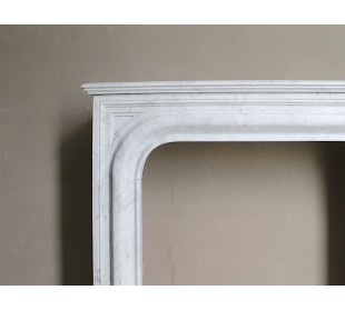 Antique white marble fireplace mantel called “Boudin Arrondi” because of its sinuous and refined lines. 2