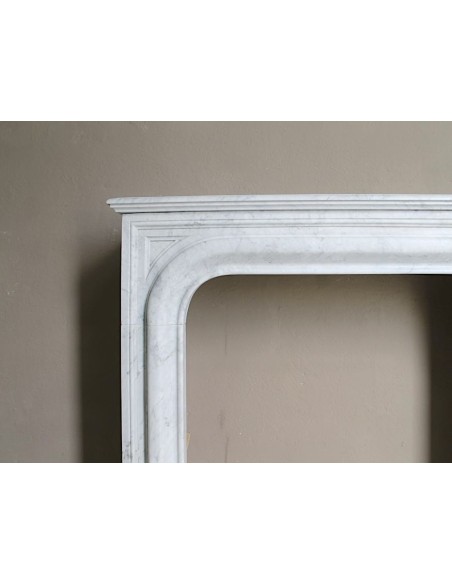 Antique white marble fireplace mantel called “Boudin Arrondi” because of its sinuous and refined lines.