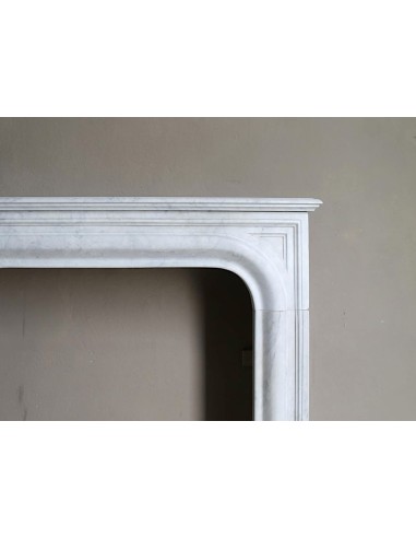 Antique white marble fireplace mantel called “Boudin Arrondi” because of its sinuous and refined lines.