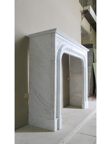Antique white marble fireplace mantel called “Boudin Arrondi” because of its sinuous and refined lines.