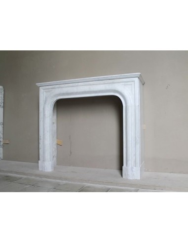 Antique white marble fireplace mantel called “Boudin Arrondi” because of its sinuous and refined lines.