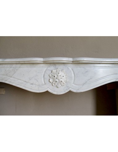Antique “Pompadour” mantel in white Carrara marble at a discounted price, on sale. A beautiful mantelpiece at a very low price.