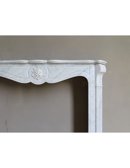 Antique “Pompadour” mantel in white Carrara marble at a discounted price, on sale. A beautiful mantelpiece at a very low price.