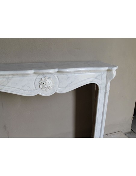 Antique “Pompadour” mantel in white Carrara marble at a discounted price, on sale. A beautiful mantelpiece at a very low price.