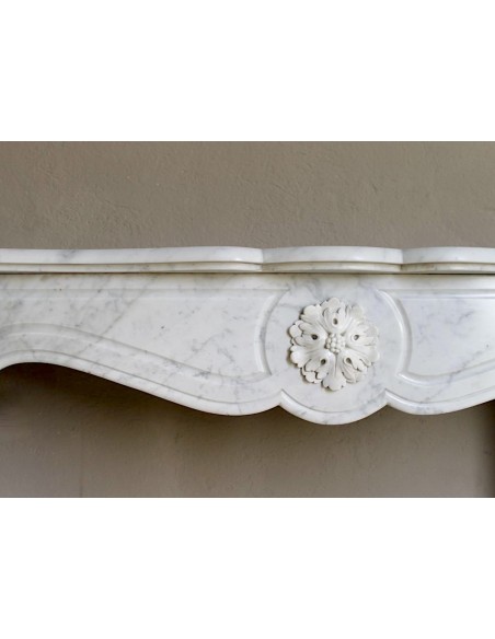 Antique “Pompadour” mantel in white Carrara marble at a discounted price, on sale. A beautiful mantelpiece at a very low price.