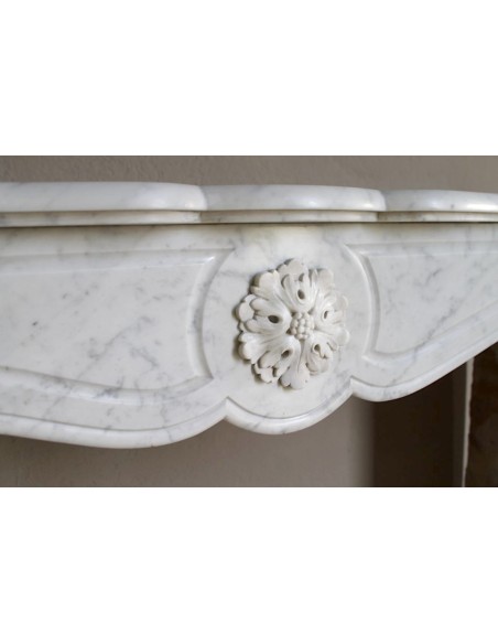 Antique “Pompadour” mantel in white Carrara marble at a discounted price, on sale. A beautiful mantelpiece at a very low price.