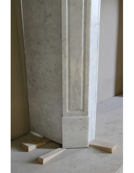 Antique “Pompadour” mantel in white Carrara marble at a discounted price, on sale. A beautiful mantelpiece at a very low price.