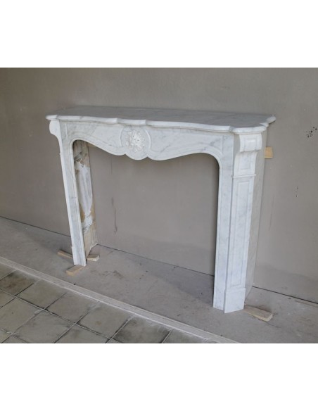 Antique “Pompadour” mantel in white Carrara marble at a discounted price, on sale. A beautiful mantelpiece at a very low price.