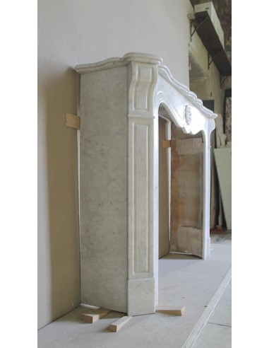 Antique “Pompadour” mantel in white Carrara marble at a discounted price, on sale. A beautiful mantelpiece at a very low price.
