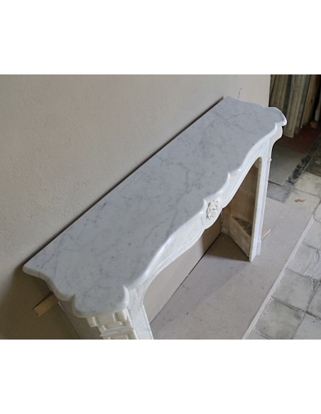 Antique “Pompadour” mantel in white Carrara marble at a discounted price, on sale. A beautiful mantelpiece at a very low price.